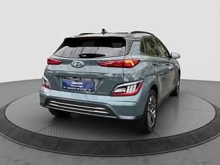 Gebraucht Hyundai Kona Trend 100 kW (136 PS) 2021 Misty jungle (metallic) SUV