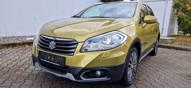 Grün Gebraucht 2013 Suzuki SX4 S-Cross Comfort SUV | 10.700 € (Teuer) - Bild 1/4