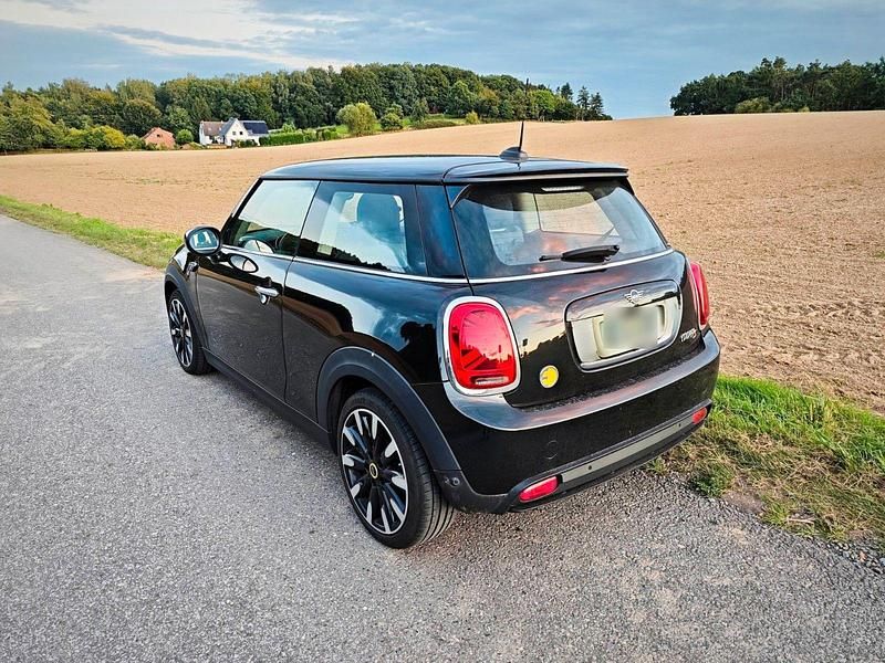 Gebraucht Mini Cooper SE 135 kW (184 PS) 2021 Schwarz Kleinwagen