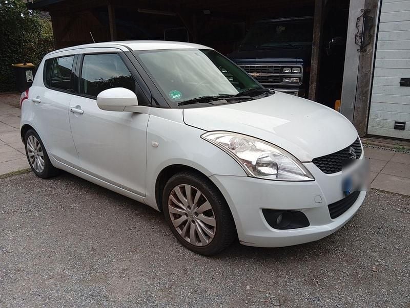 Weiß Gebraucht 2012 Suzuki Swift Sport Kleinwagen | 5.990 € (Guter Preis) - Bild 1/4