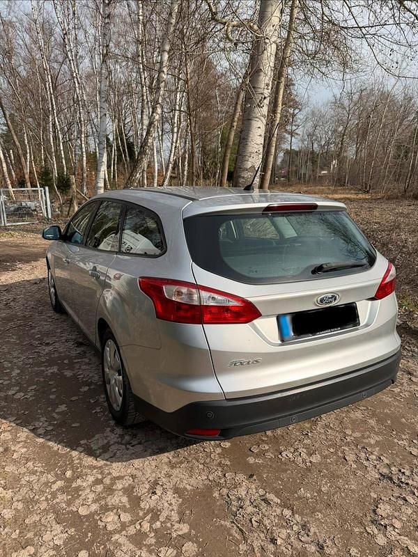Gebraucht Ford Focus 105 PS (77 kW) 2011 Silber Kombi