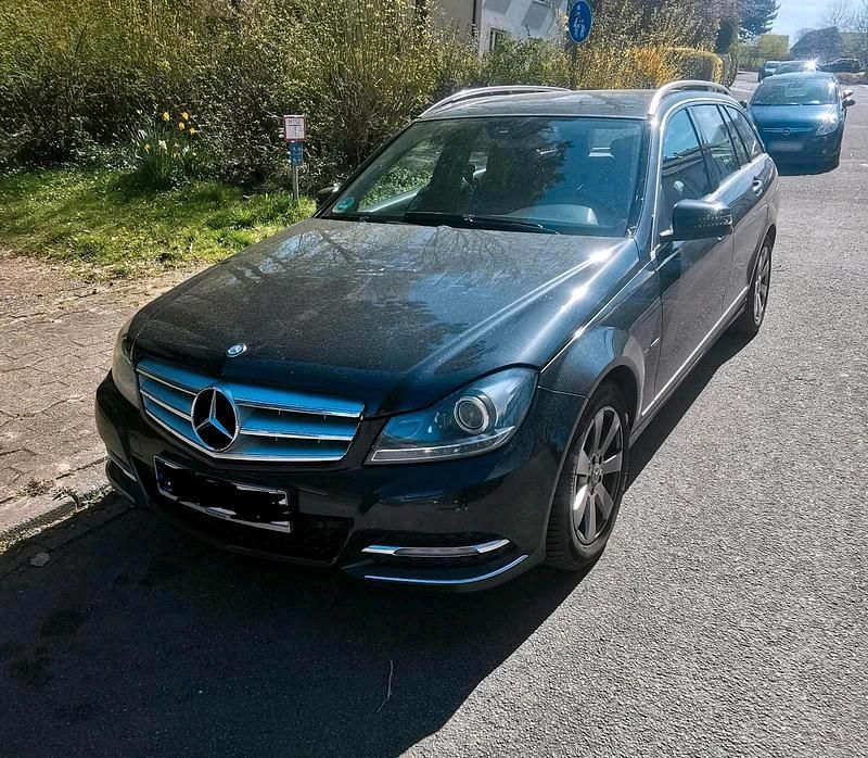 Second-hand Mercedes 220 170 CP (125 kW) 2011 Negru Berlinǎ