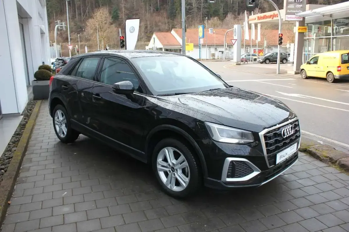 Używany Audi Q2 Advanced 150 KM (110 kW) 2023 Czarny SUV
