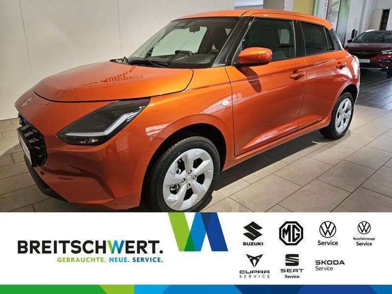 Flame orange pearl metallic Neu 2024 Suzuki Swift Comfort Limousine | 19.950 € - Bild 1/4