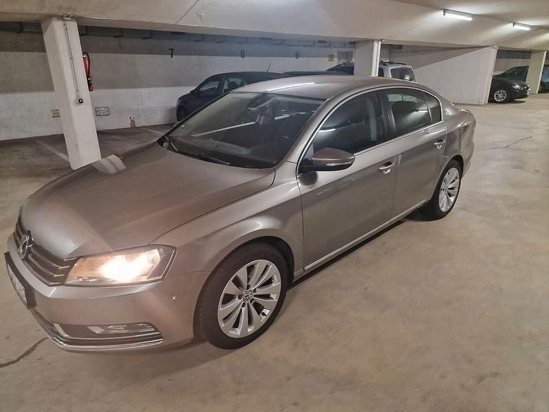 Gebraucht VW Passat Comfortline 122 PS (89 kW) 2012 Braun Limousine
