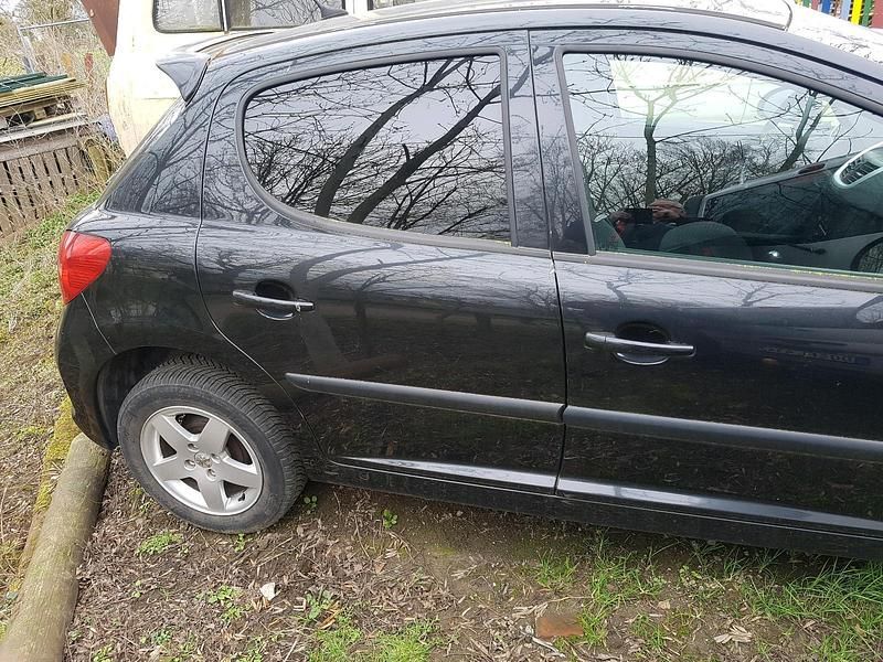 Gebraucht Peugeot 207 95 PS (69 kW) 2008 Schwarz Limousine