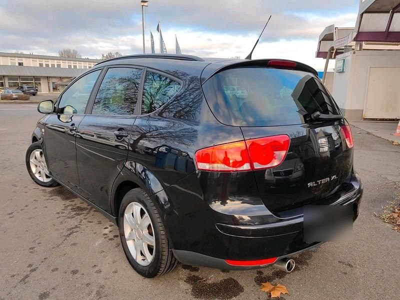 Schwarz Gebraucht 2011 Seat Altea XL Van / Kleinbus | 5.400 € (Fairer Preis) - Bild 1/4