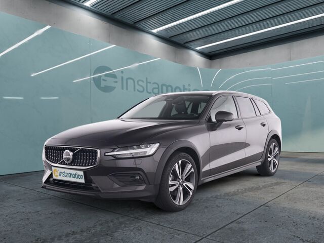 Grau Gebraucht 2023 Volvo V60 CC Plus Kombi | 43.290 € (Fairer Preis) - Bild 1/2