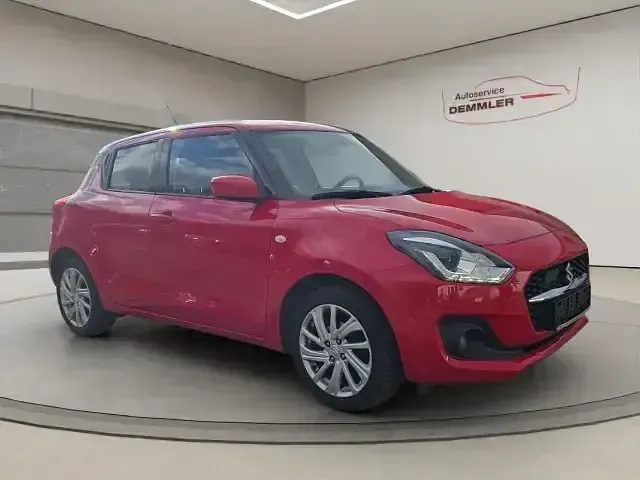 Używany Suzuki Swift 83 KM (61 kW) 2023 Czerwony Hatchback