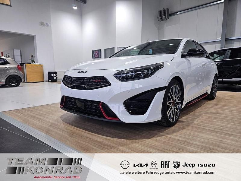 Weiß Gebraucht 2022 Kia ProCeed GT Kleinwagen | 28.490 € (Fairer Preis) - Bild 1/4
