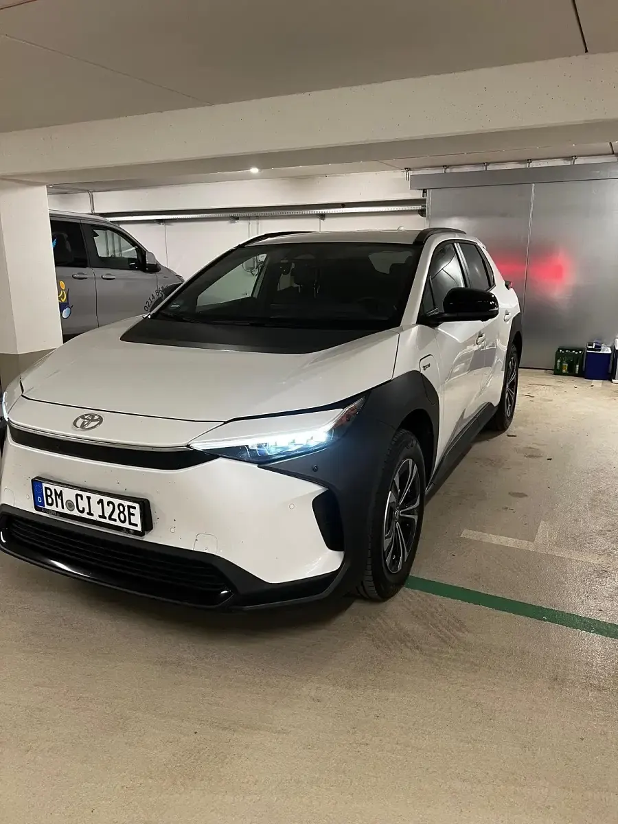 Gebraucht Toyota bZ4X 150 kW (204 PS) 2025 Weiß SUV