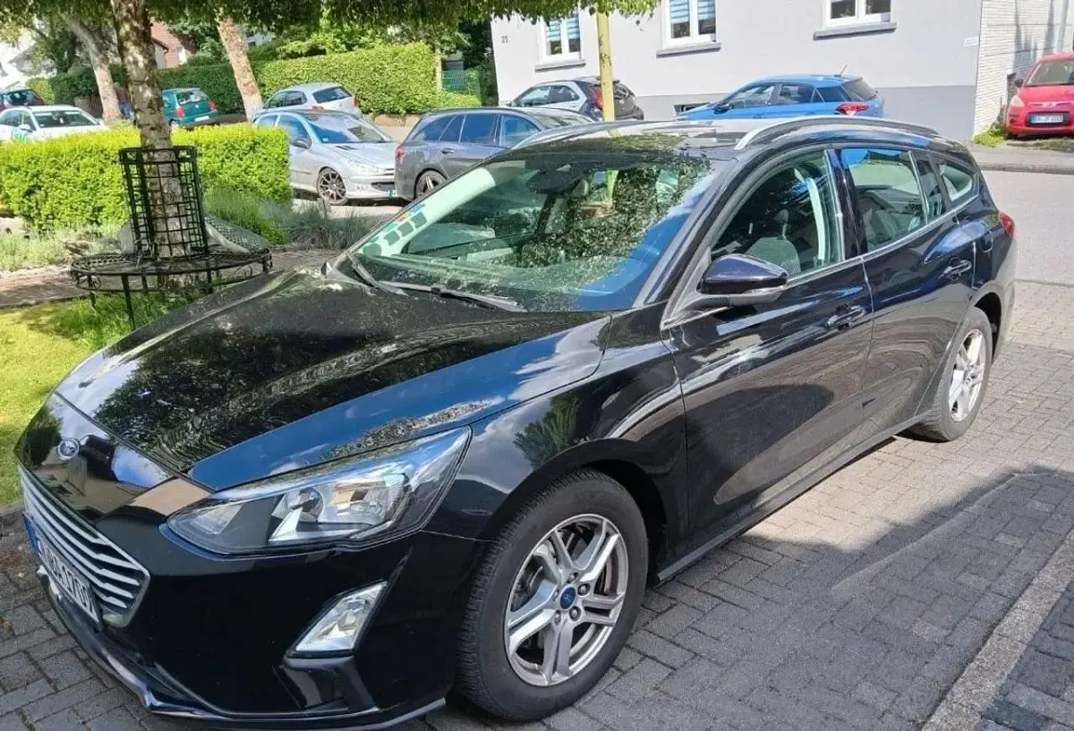 Gebraucht Ford Focus Cool & Connect 120 PS (88 kW) 2020 Agate black Kombi