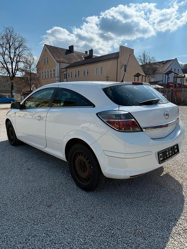 Gebraucht Opel Astra 90 PS (66 kW) 2009 Weiß Coupé