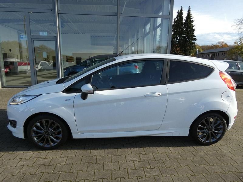 Weiß Gebraucht 2017 Ford Fiesta ST-Line Limousine | 7.999 € (Superpreis) - Bild 1/4
