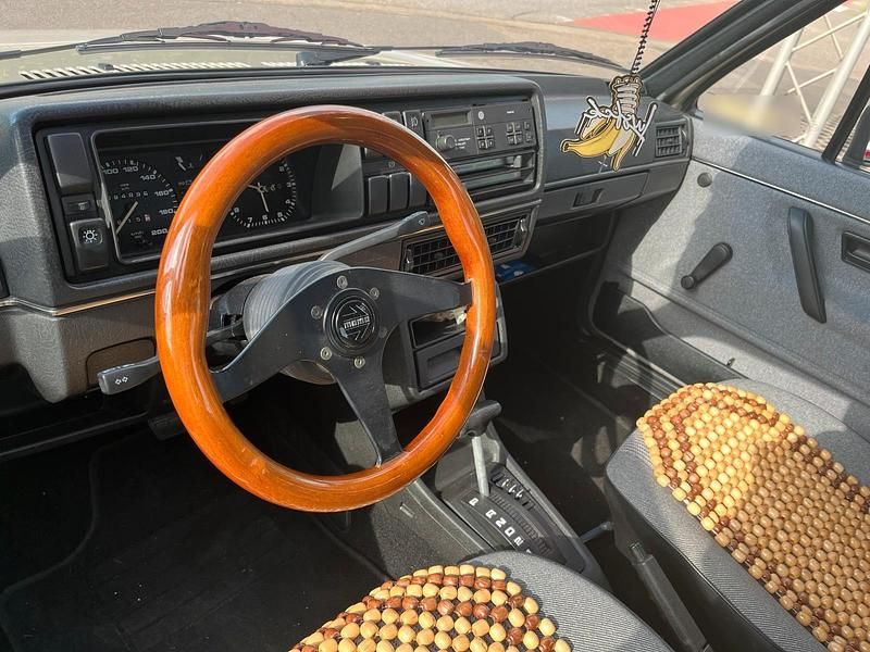 Second-hand VW Jetta 72 CP (52 kW) 1987 Argintiu Berlinǎ