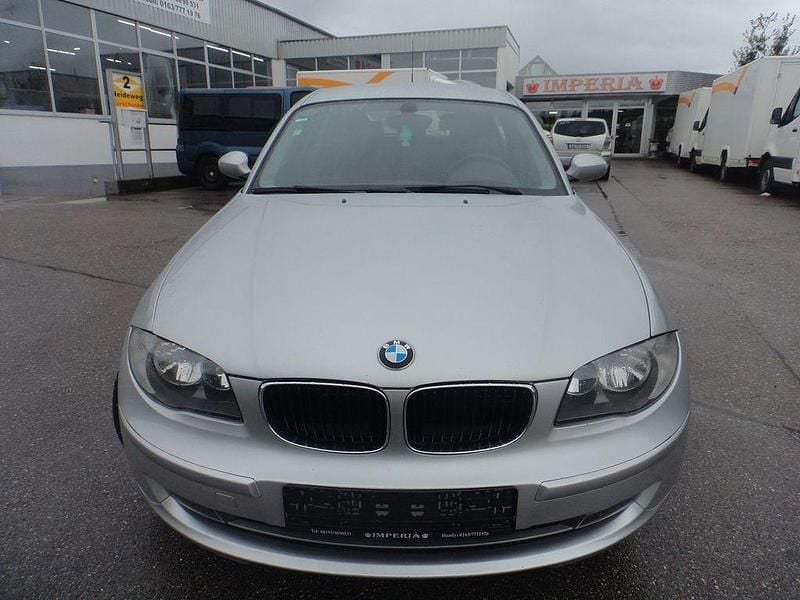Silber Gebraucht 2007 BMW 118 Sport Line Kleinwagen | 4.999 € (Etwas zu teuer) - Bild 1/4