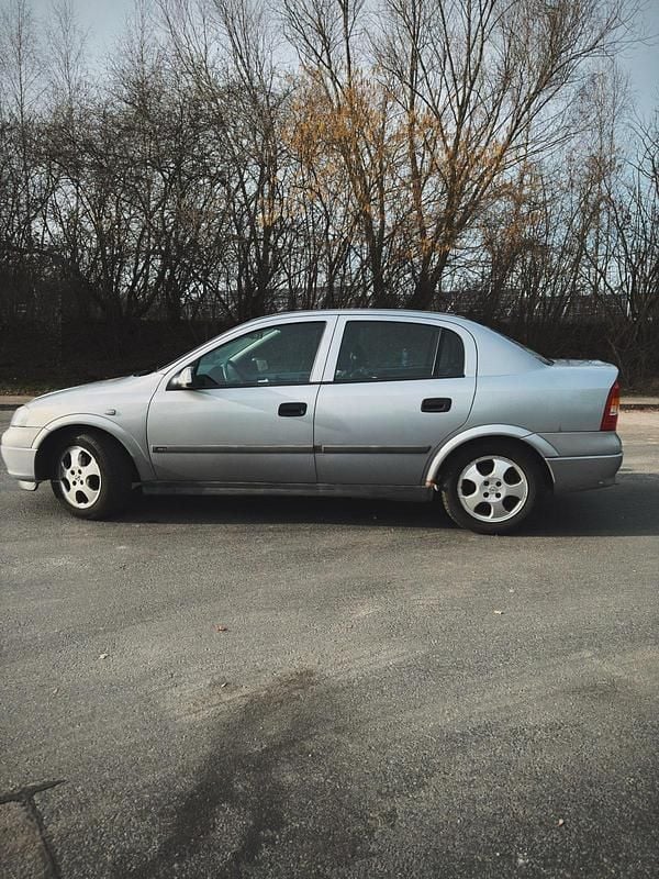 Gebraucht Opel Astra Edition 75 PS (55 kW) 1999 Silber Limousine