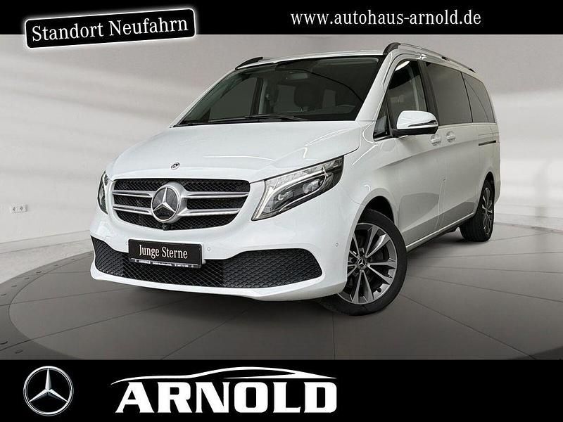 Weiß (bergkristallweiß) Gebraucht 2022 Mercedes V250 Avantgarde Van / Kleinbus | 52.750 € (Guter Preis) - Bild 1/4