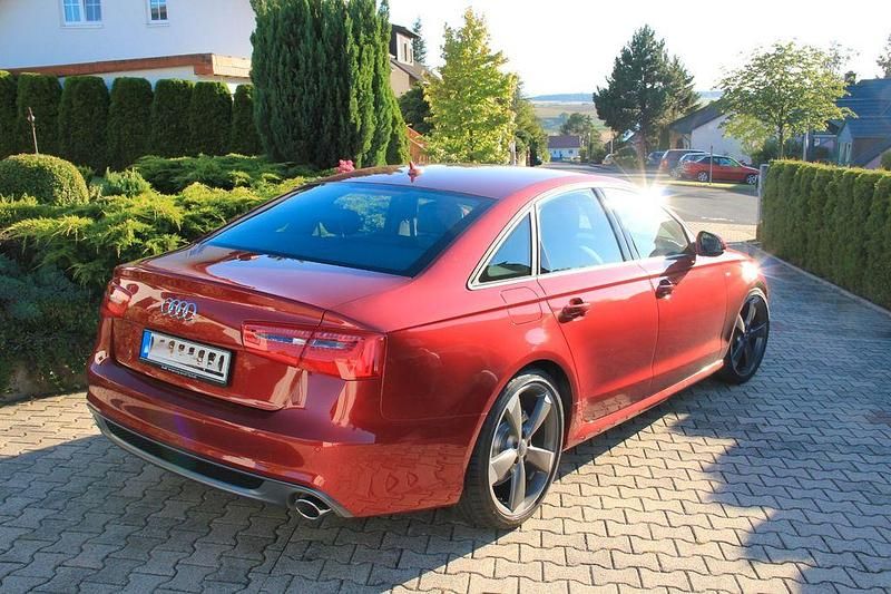 Gebraucht Audi A6 Ambiente 204 PS (150 kW) 2012 Rot Limousine