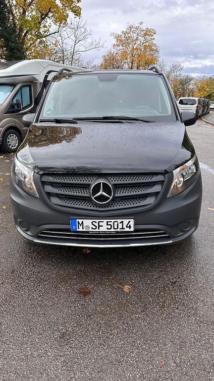 Schwarz Gebraucht 2021 Mercedes Vito Van / Kleinbus | 28.000 € (Fairer Preis) - Bild 1/4