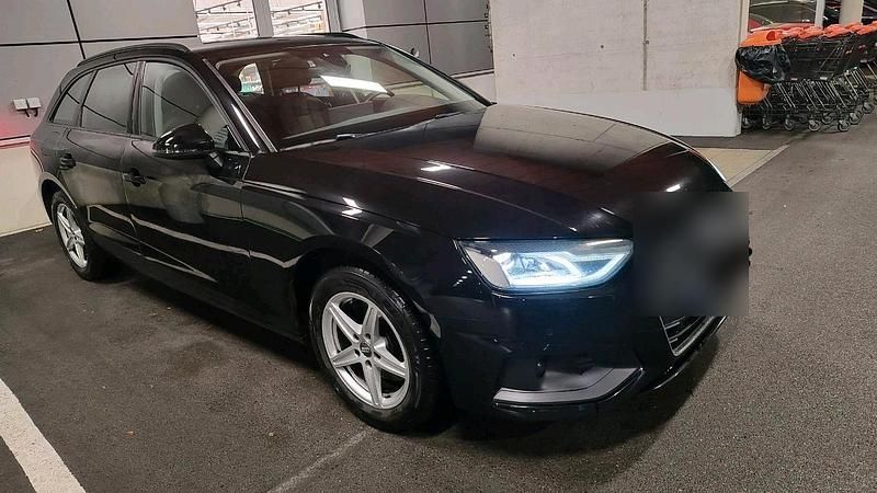 Gebraucht Audi A4 136 PS (100 kW) 2020 Schwarz Kombi