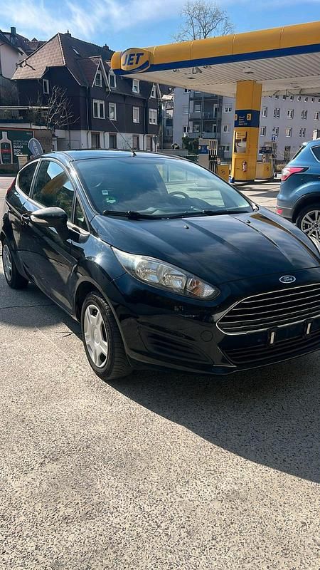 Gebraucht Ford Fiesta 101 PS (74 kW) 2013 Schwarz Kleinwagen