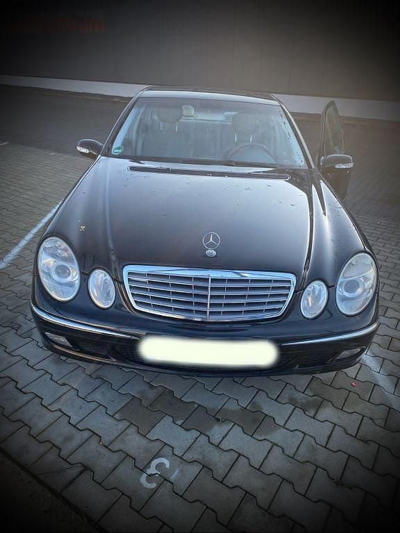Gebraucht Mercedes E200 Elegance 163 PS (119 kW) 2003 Schwarz Limousine