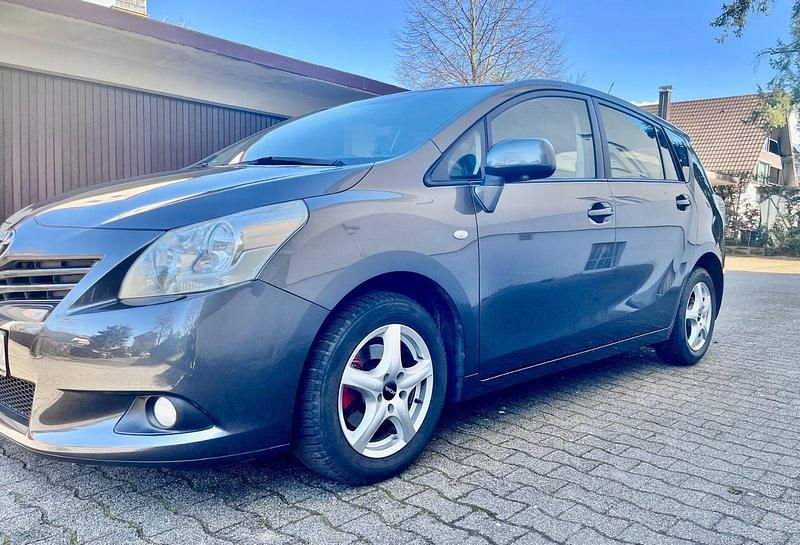 Gebraucht Toyota Verso Executive 147 PS (108 kW) 2009 Grau Van / Kleinbus