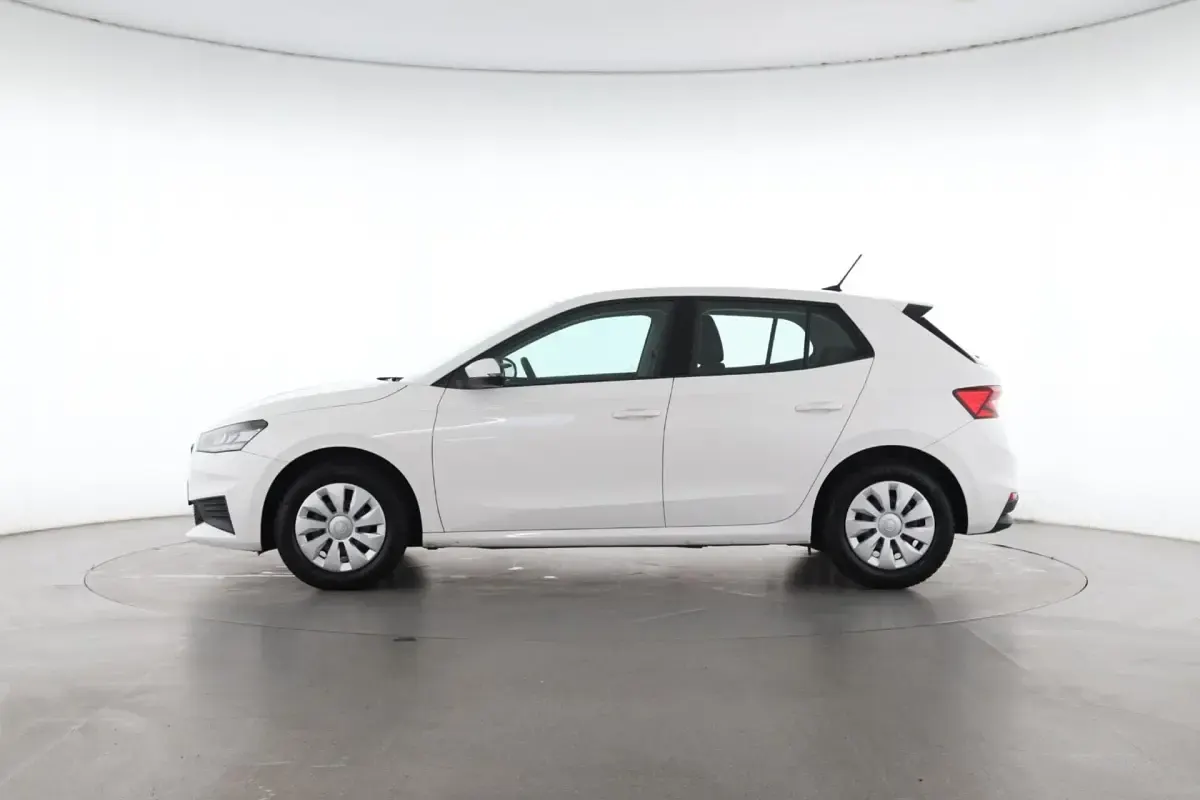 Gebraucht Skoda Fabia Active 65 PS (47 kW) 2023 Candyweiß Kleinwagen