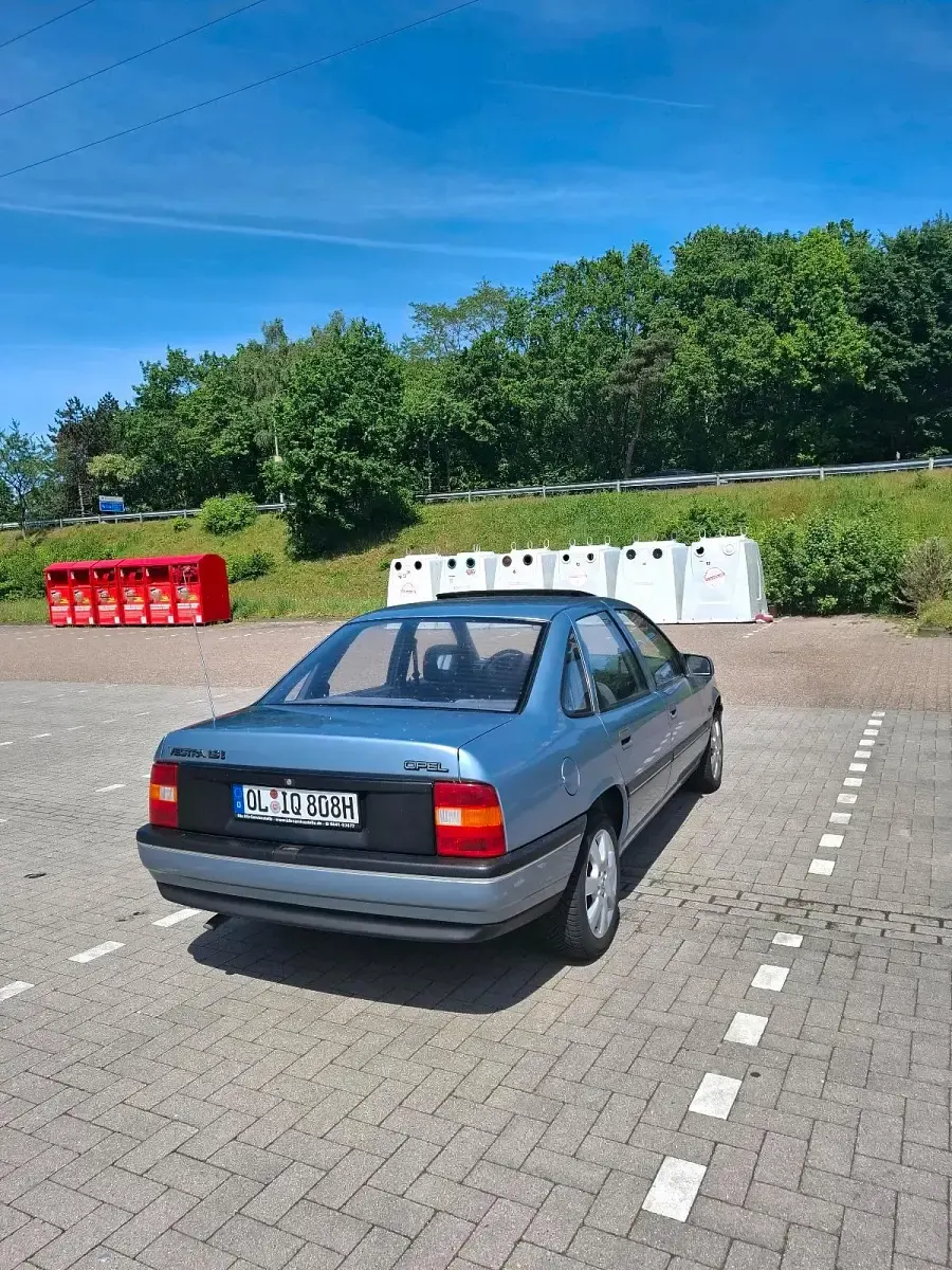 Gebraucht Opel Vectra 90 PS (66 kW) 1990 Blau Kleinwagen