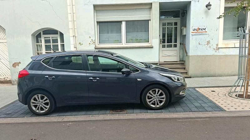 Grau Gebraucht 2014 Kia Ceed Kleinwagen | 6.300 € (Superpreis) - Bild 1/2