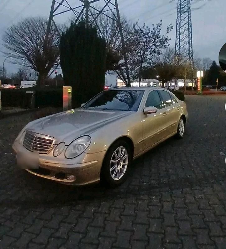 Gebraucht Mercedes E220 150 PS (110 kW) 2005 Gold Limousine
