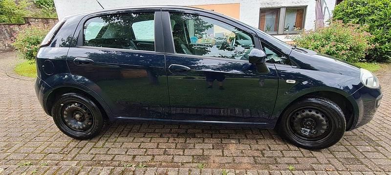 Gebraucht Fiat Punto 68 PS (50 kW) 2010 Blau Limousine