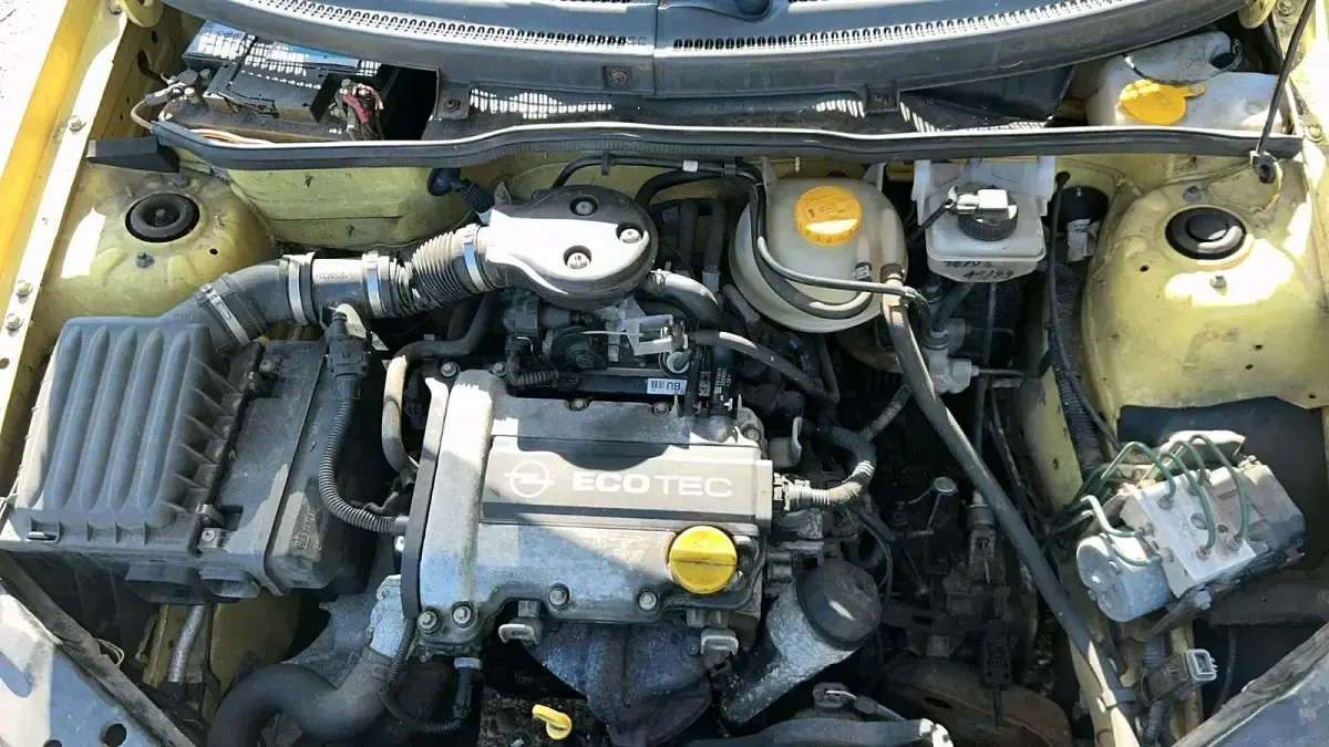 Używany Opel Corsa 54 KM (39 kW) 2000 Żółty Hatchback