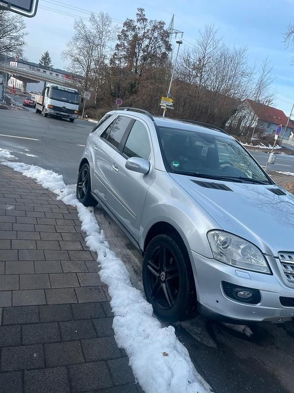 Gebraucht Mercedes ML320 224 PS (164 kW) 2006 Silber SUV