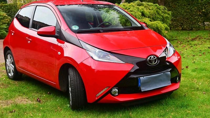 Rot Gebraucht 2017 Toyota Aygo Kleinwagen | 8.200 € (Fairer Preis) - Bild 1/4