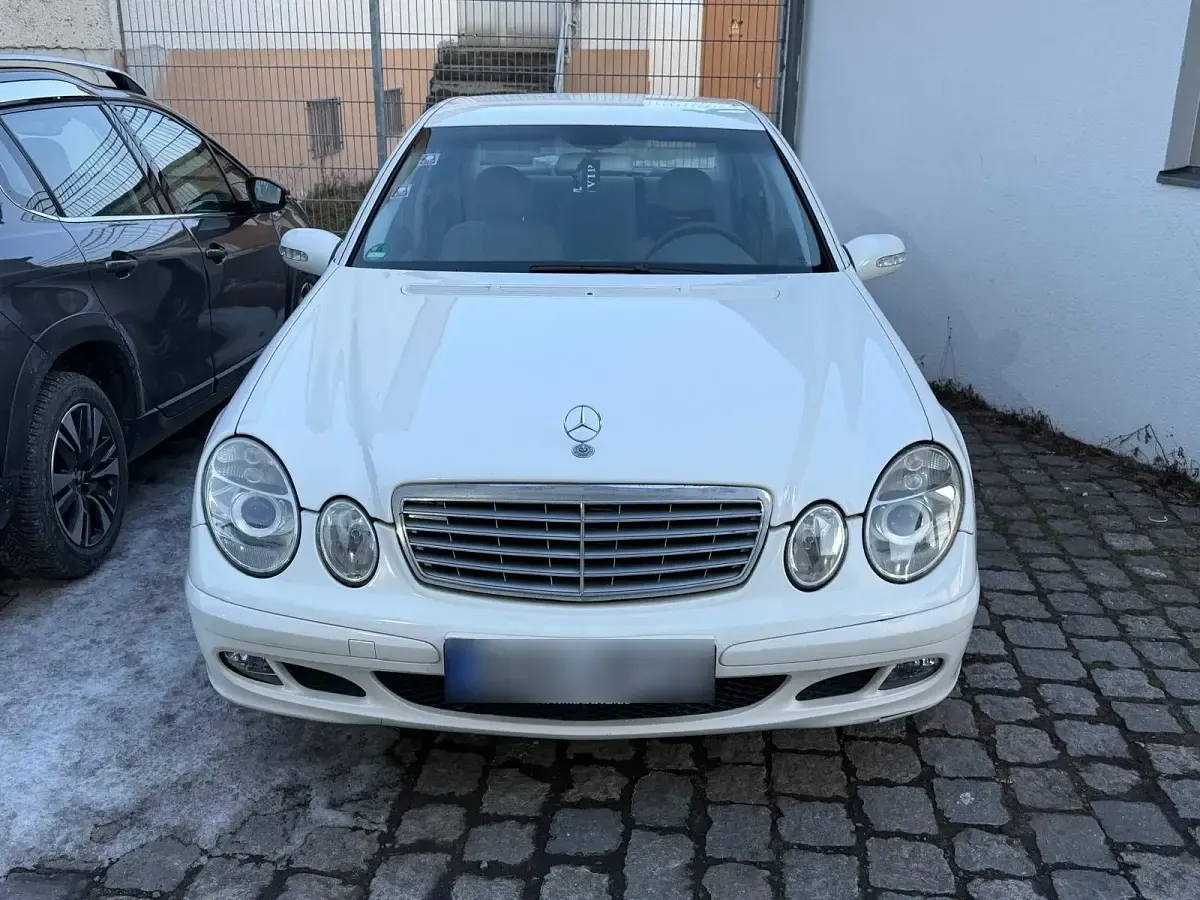 Gebraucht Mercedes E220 150 PS (110 kW) 2002 Weiß Limousine