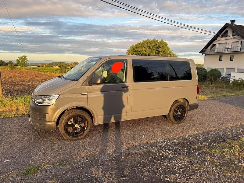 Grau Gebraucht 2018 VW T6 Van | 37.500 € (Teuer) - Bild 1/4