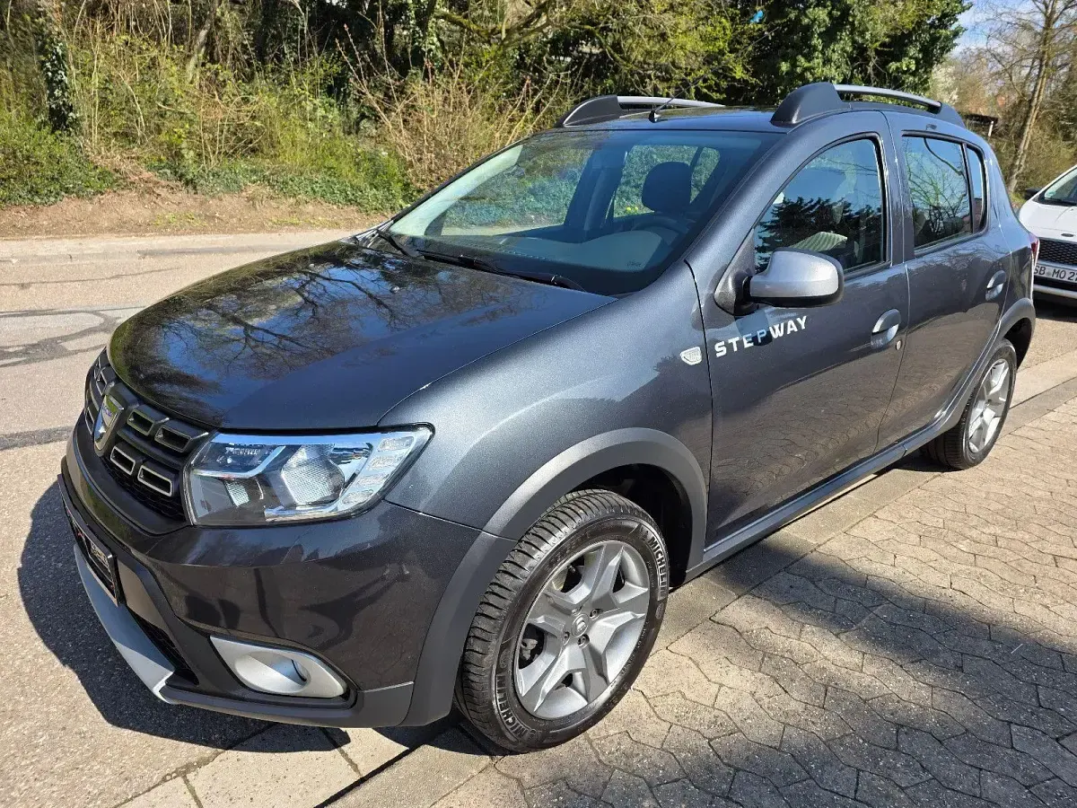 Gebraucht Dacia Sandero Prestige 90 PS (66 kW) 2020 Grau SUV