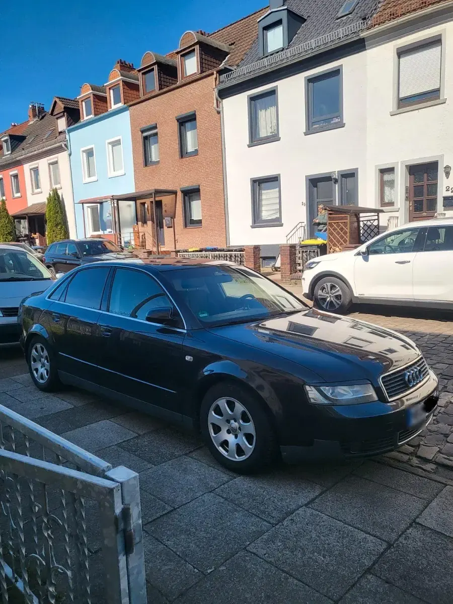 Używany Audi A4 2001 Czarny Sedan/Limuzyna