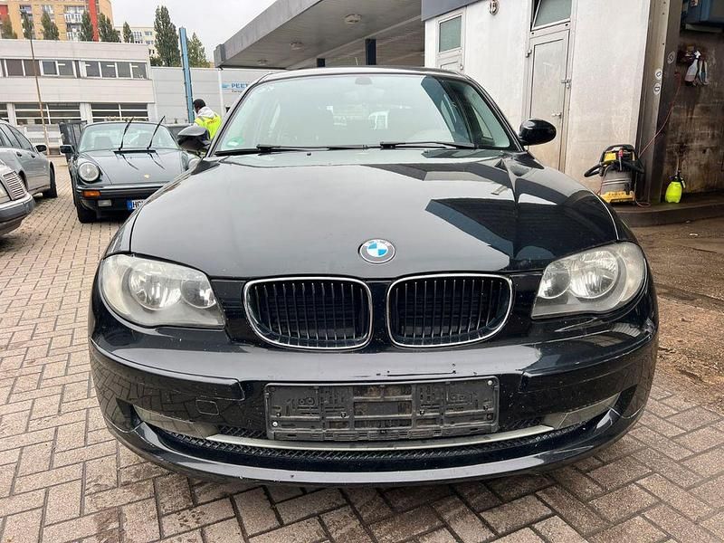 Gebraucht BMW 116 122 PS (89 kW) 2008 Schwarz Kleinwagen