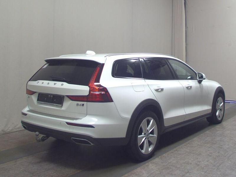 Gebraucht Volvo V60 CC 197 PS (144 kW) 2022 Weiss Kombi
