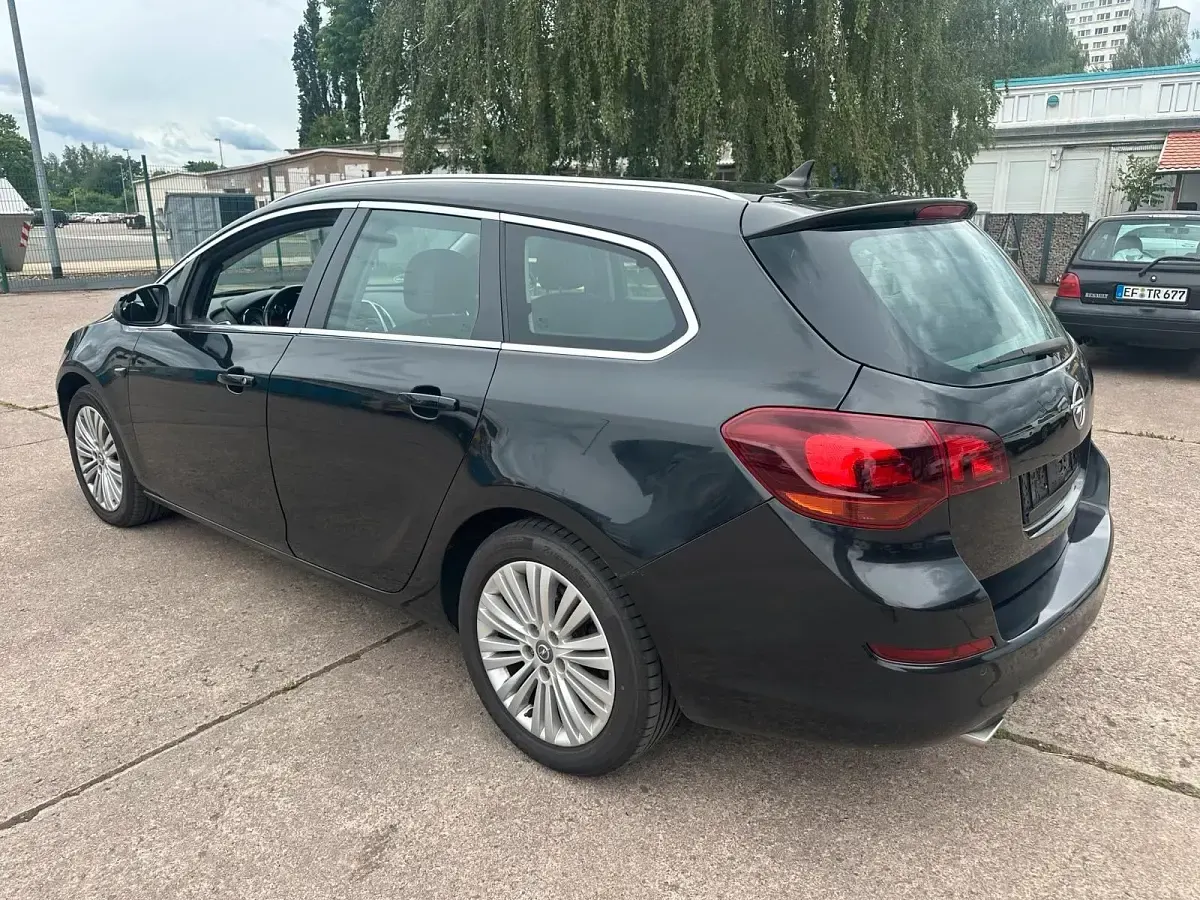 Gebraucht Opel Astra 180 PS (132 kW) 2011 Kombi