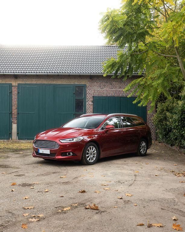 Rot Gebraucht 2015 Ford Mondeo Titanium Limousine | 13.500 € (Etwas zu teuer) - Bild 1/4