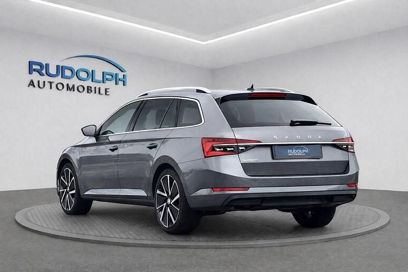 Gebraucht Skoda Superb 150 PS (110 kW) 2023 Graphite grey Kombi