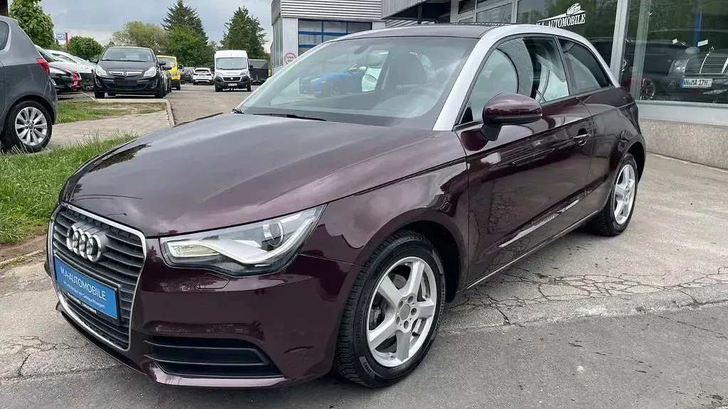 Używany Audi A1 Attraction 86 KM (63 kW) 2011 Czerwony Hatchback