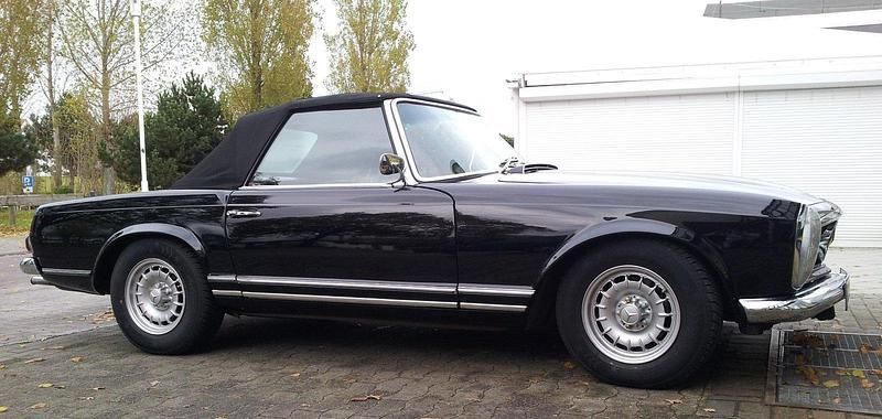 Gebraucht Mercedes 250 150 PS (110 kW) 1967 Schwarz Cabrio