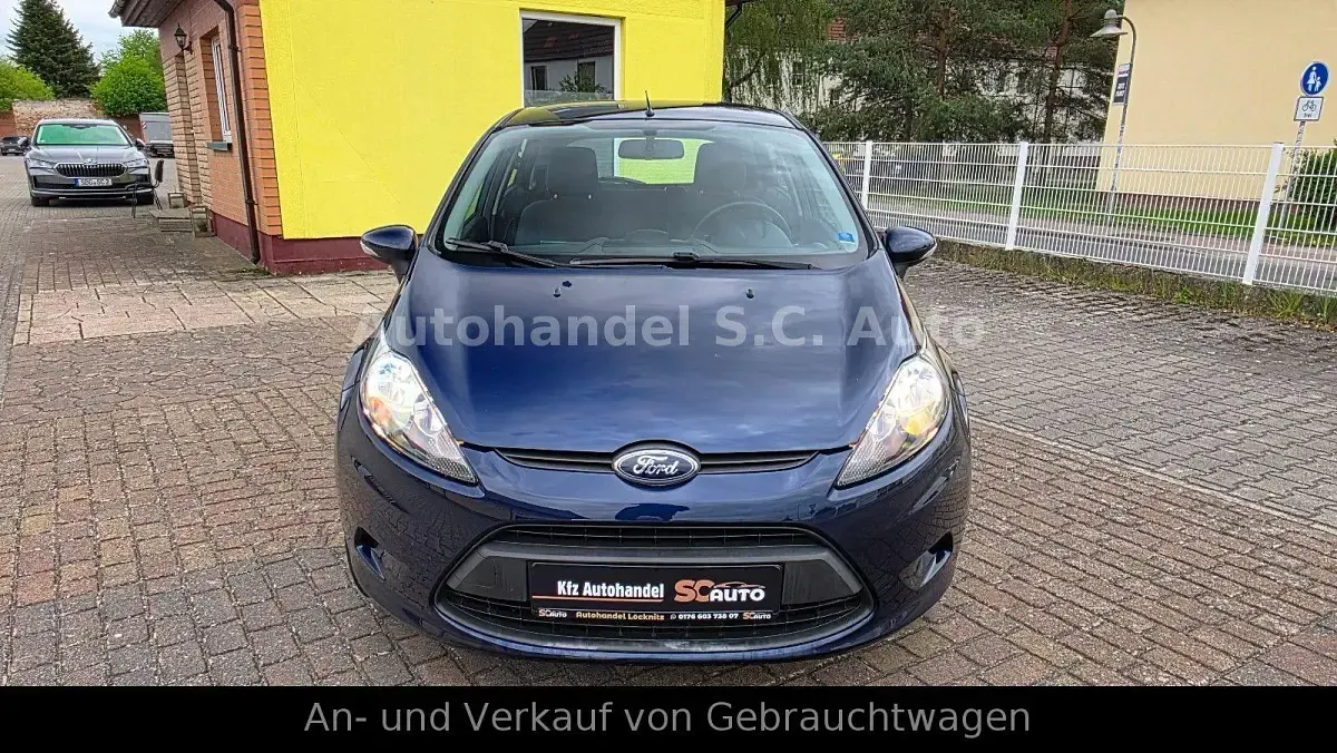 Gebraucht Ford Fiesta Trend 82 PS (60 kW) 2012 Blau Kleinwagen