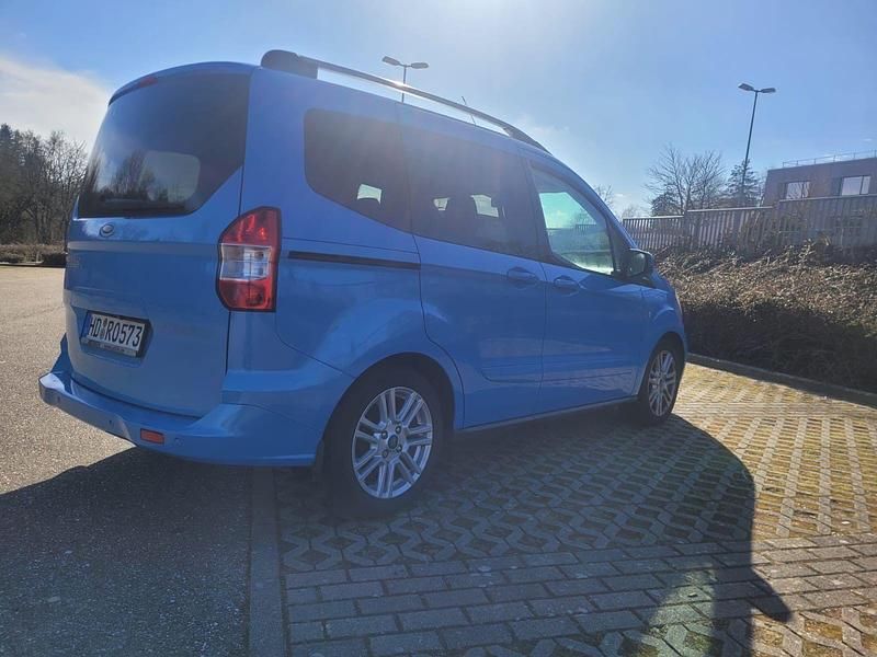 Gebraucht Ford Tourneo Courier Titanium 95 PS (69 kW) 2017 Blau Van / Kleinbus