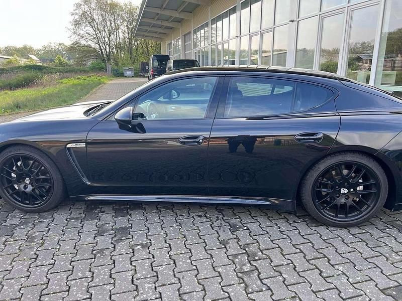 Gebraucht Porsche Panamera 4S 400 PS (294 kW) 2011 Basaltschwarzmetallic Limousine